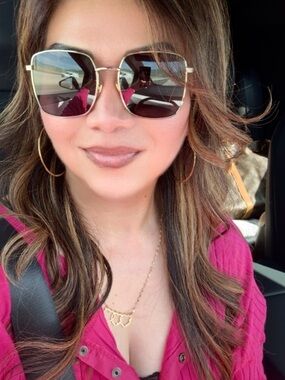 I am a chronic vestiphile 😬 Let’s go shopping together!